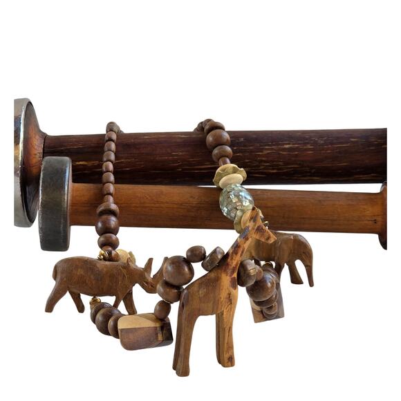 Vintage Safari Animal Charm Necklace Carved Wood Beads & Shell Inlay - Picture 3 of 9